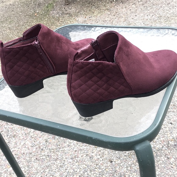 Burgundy Suede Quilted Ankle Boots size 7.5 / small 8 - Picture 3 of 10